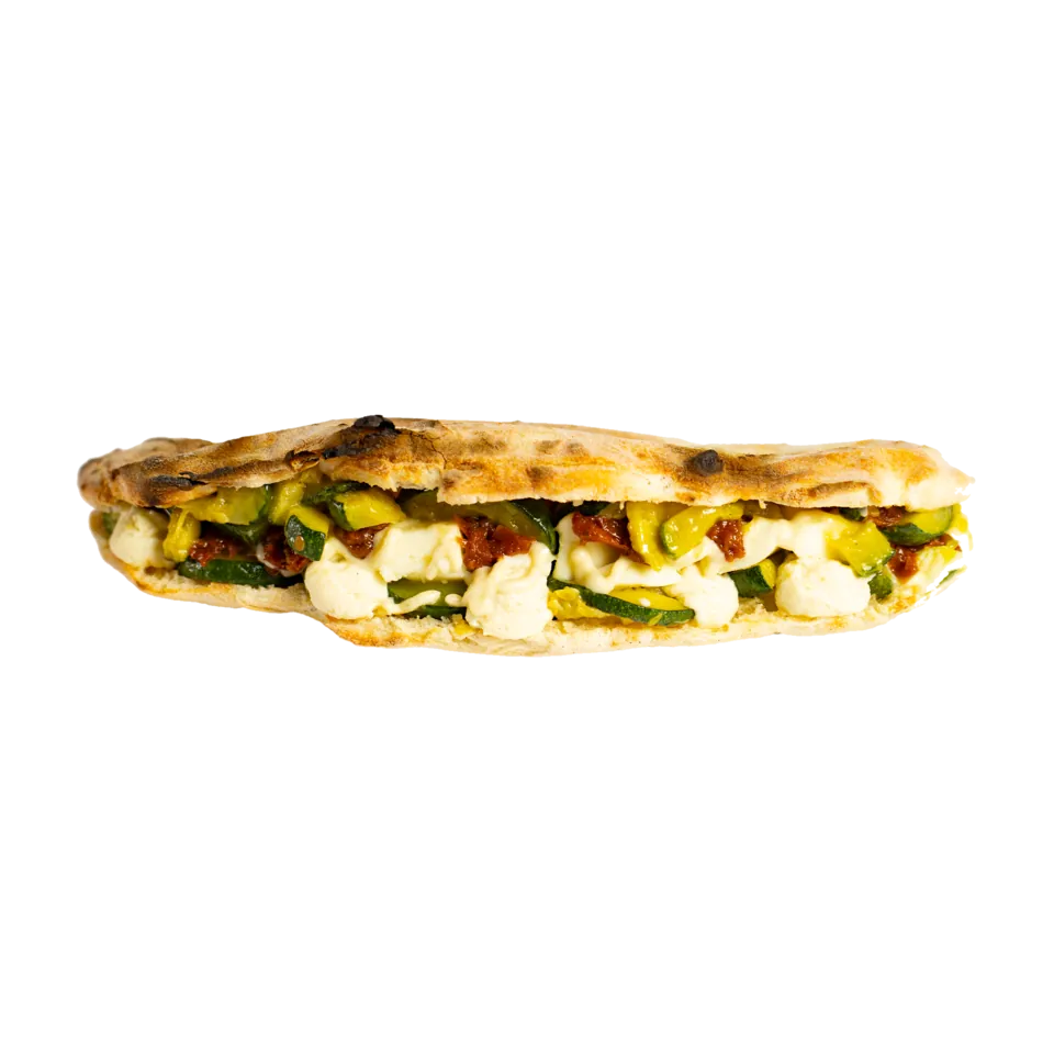 Panini Pulcinella — crema de patata, crema de champiñones, calabacín, fior di latte, tomates secos, cebolla crujiente